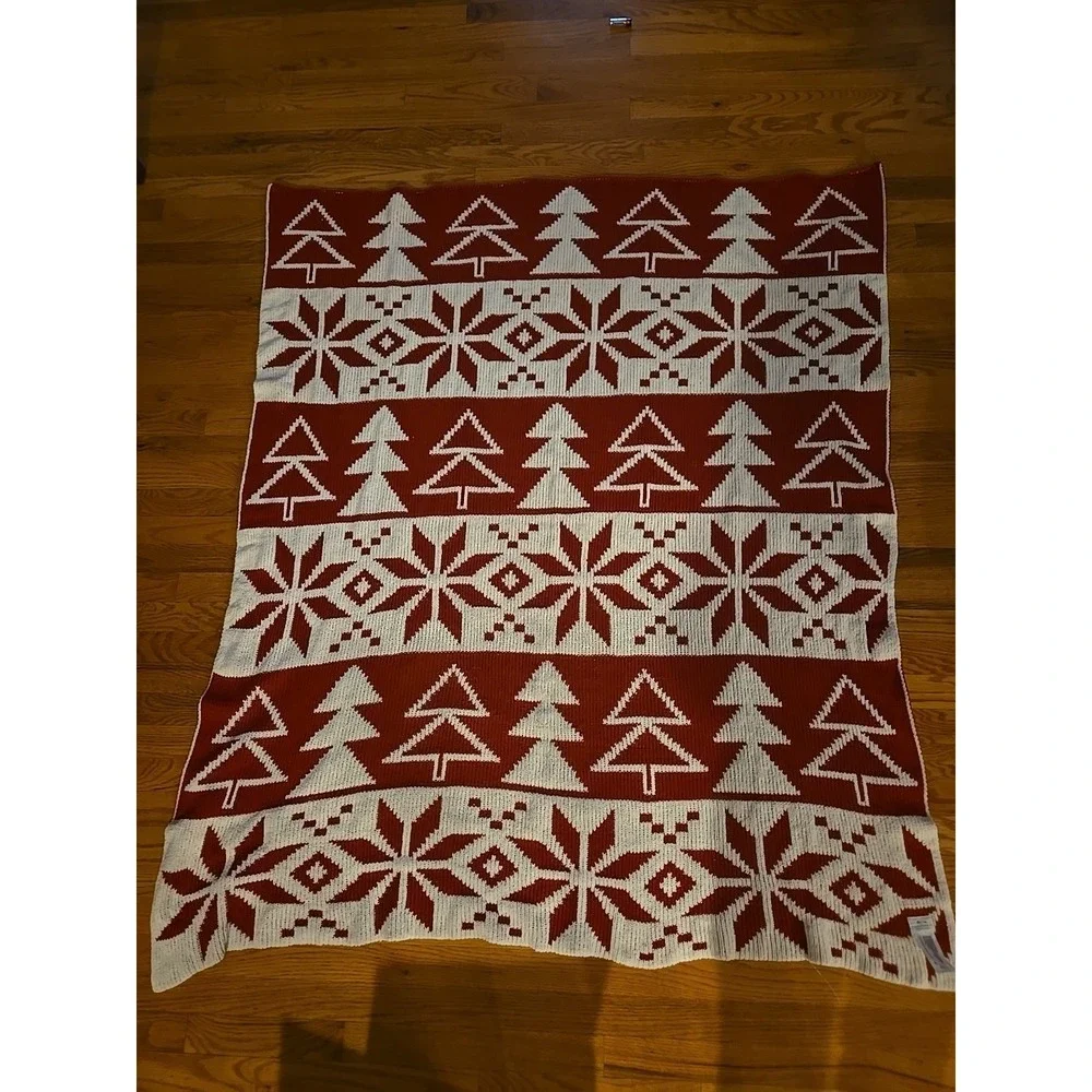 Woven Throw Blanket Christmas White‎ Red Snowflakes Soft Winter THRESHOLD 50x60